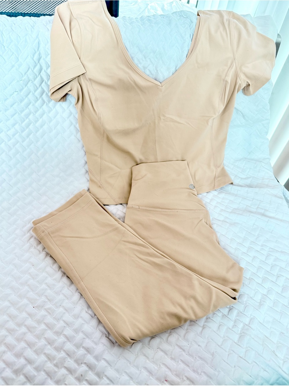 SIZE 4”LULULEMON Align HR Crop 17"leggings color Prosecco w/ Lululemon Align Tee